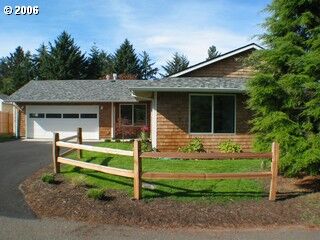 Property Photo:  506 Ridge Dr  OR 97138 