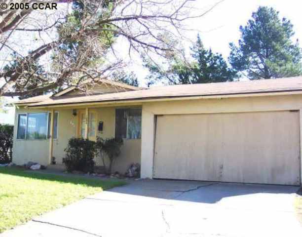 Property Photo:  1094 White Oak Dr  CA 94521-4522 