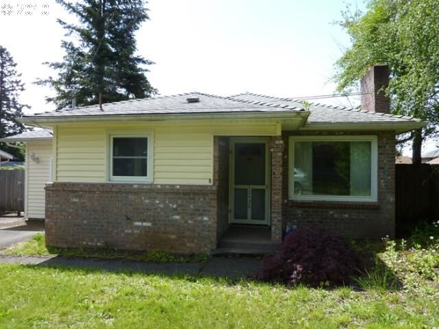 Property Photo: 10426 SE Francis St OR 97266