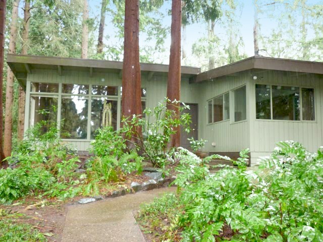 Property Photo: 835 Mt Park Blvd SW WA 98027