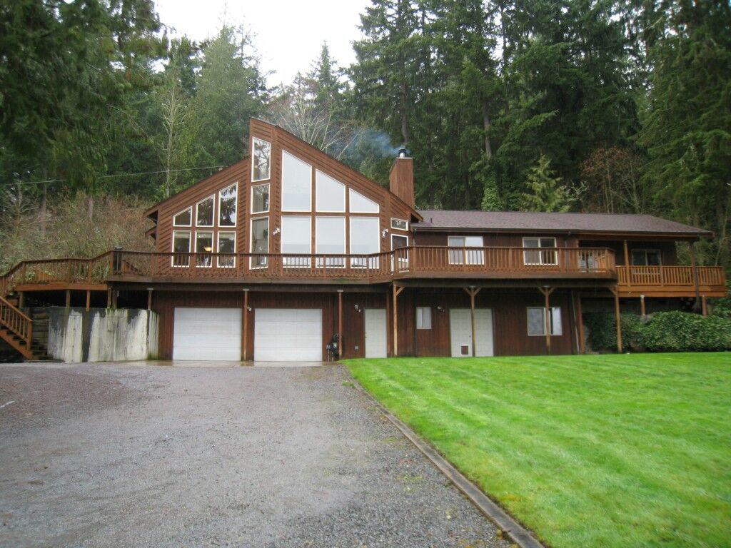 Property Photo: 39001 62nd Avenue Ct E WA 98328