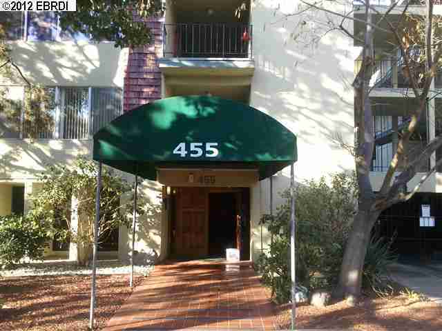 Property Photo: 455 Crescent St 216 CA 94610