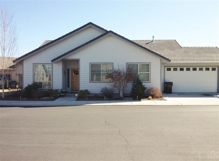 Property Photo: 1916 Northwest 18th St OR 97756
