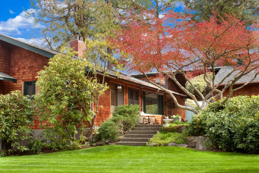 Property Photo: 9262 Points Dr NE WA 98004