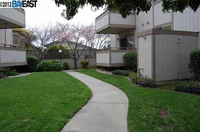Property Photo:  25145 Copa Del Oro Dr 103  CA 94545 
