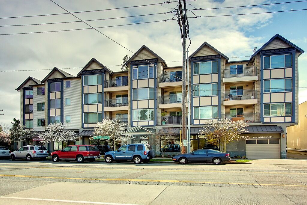 Property Photo: 3121 W Government Way 102 WA 98199