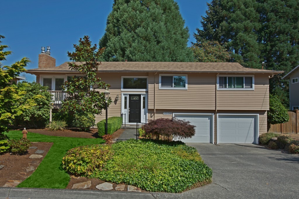 Property Photo:  12126 SE 60th Place  WA 98006 