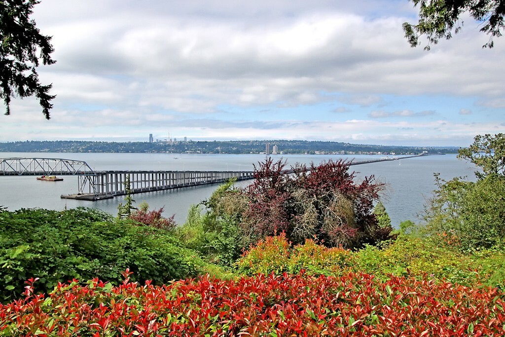 Property Photo: 3245 Evergreen Point Rd WA 98039