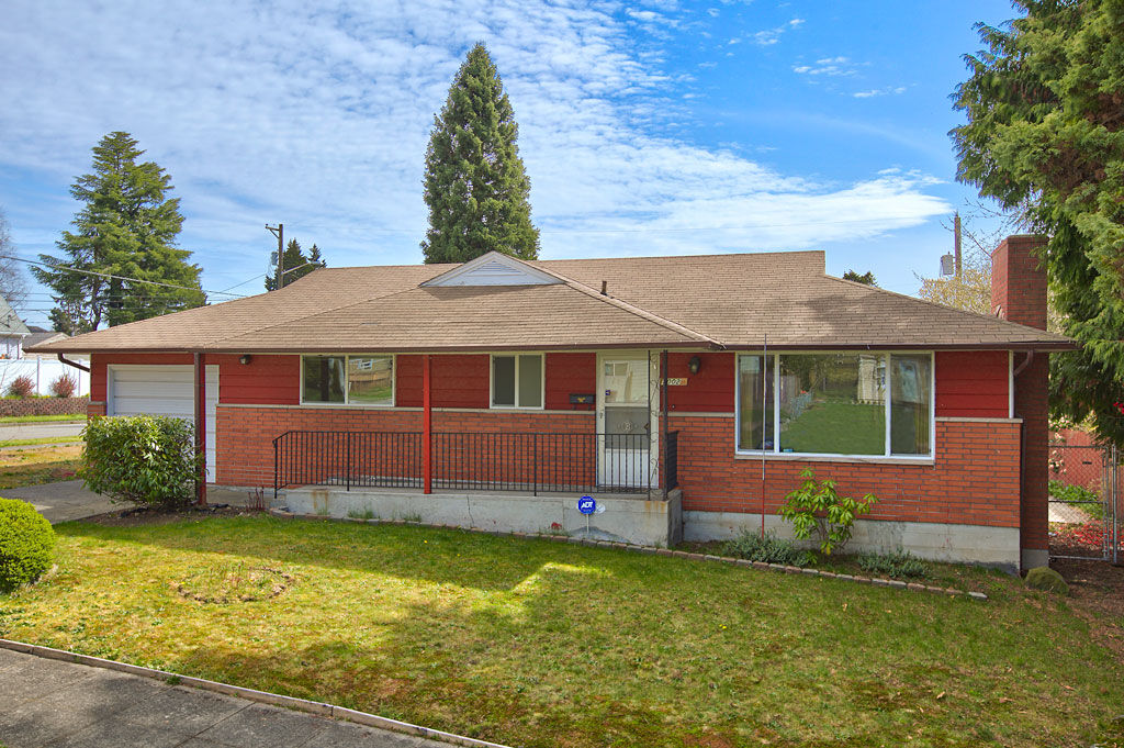 Property Photo:  3002 S 14th Street  WA 98405 