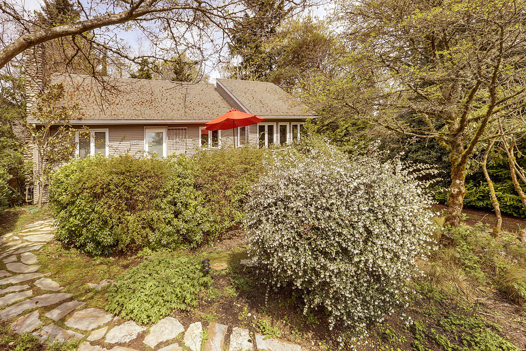 Property Photo: 8650 NE 7th St WA 98039