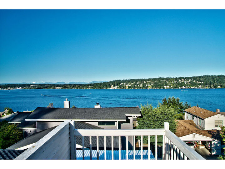 Property Photo:  4009 NE 160th St  WA 98155 