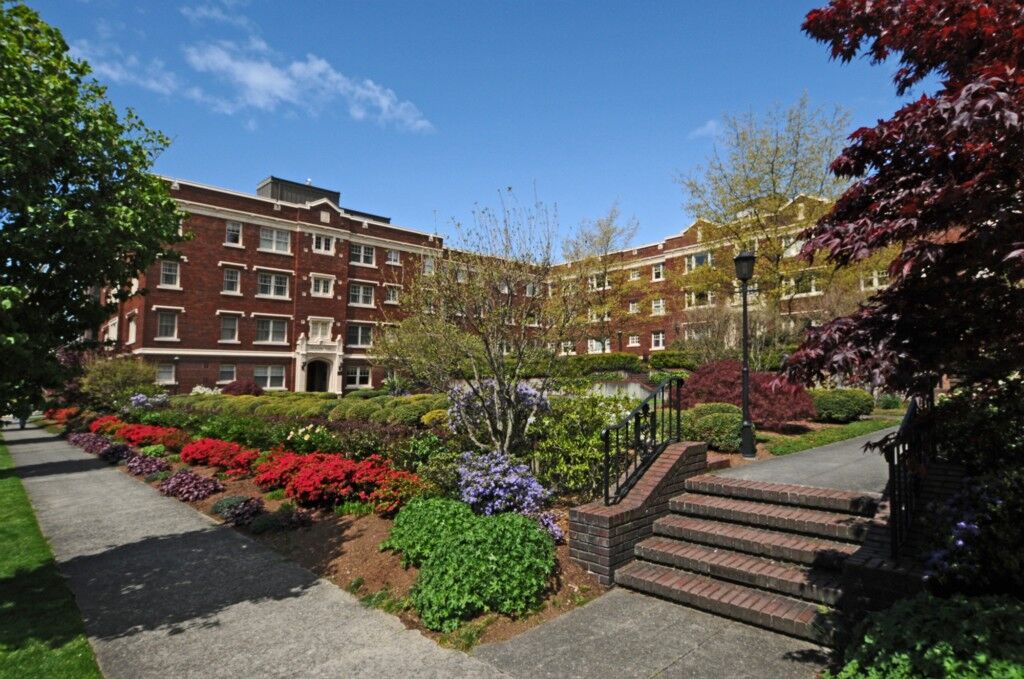 Property Photo:  110 W Highland Dr 411  WA 98119 