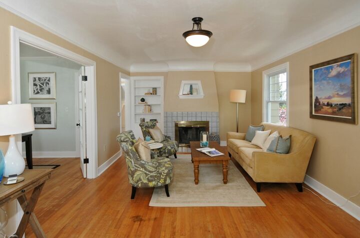 Property Photo:  109 NE 85th St  WA 98115 