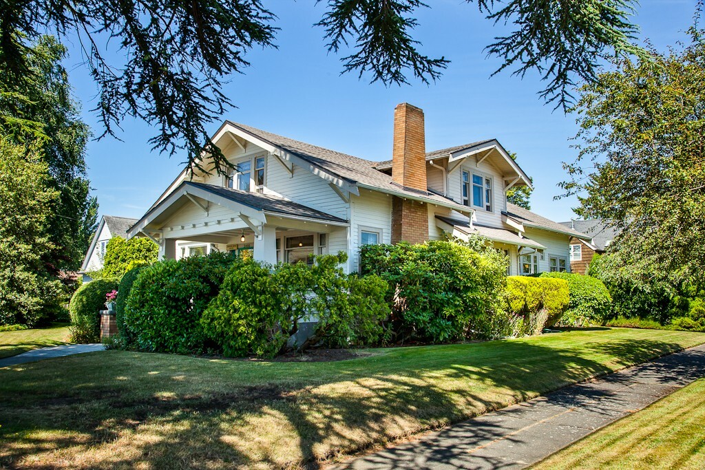 Property Photo:  2400 Eldridge Ave  WA 98225 