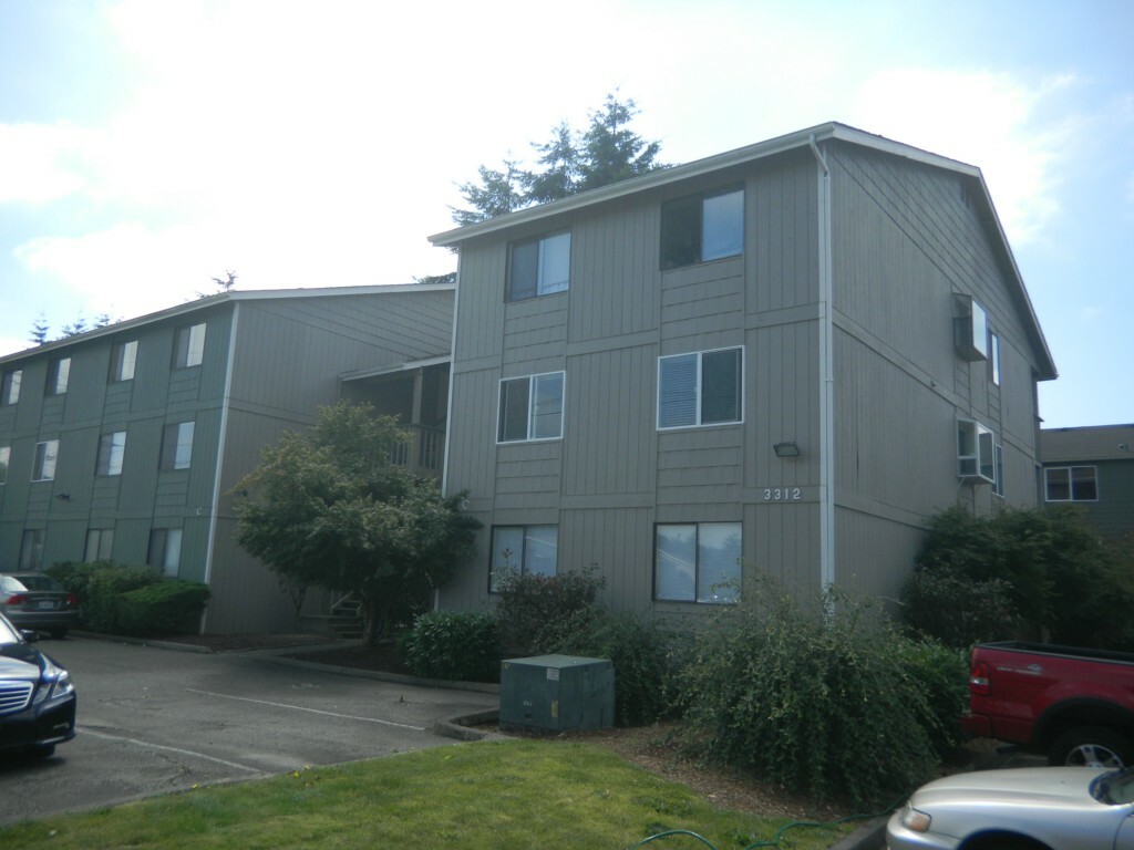 Property Photo: 3428 I St NE WA 98002