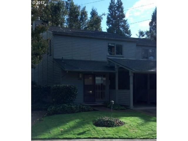 Property Photo: 42 Fairway Loop OR 97401