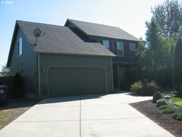 Property Photo: 49 Sandalwood Loop OR 97426