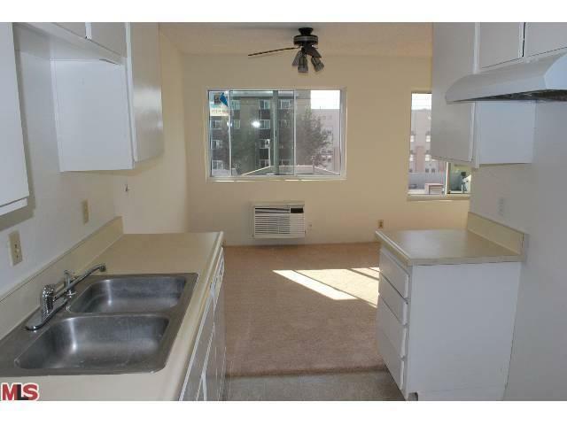 Property Photo: 525 N Sycamore Ave 418 CA 90036