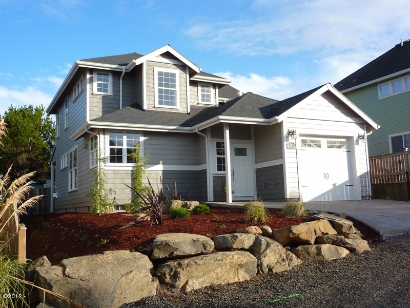 Property Photo: 3220 NW Lee Avenue OR 97367