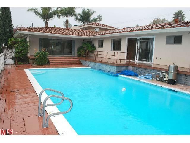 Property Photo: 5510 S Holt Ave CA 90056