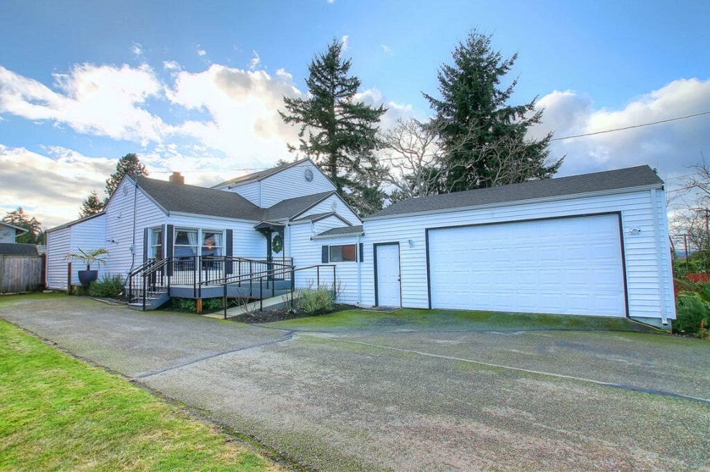 Property Photo:  720 Caspers St  WA 98020 