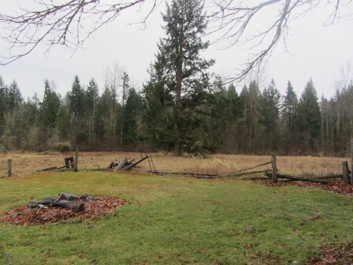 Property Photo: 12210 Kapowsin Hwy E WA 98338