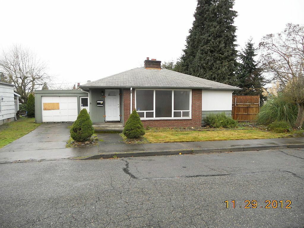 Property Photo: 931 D St SE WA 98002