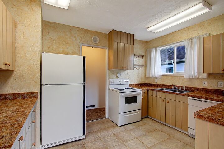 Property Photo: 1903 Rockefeller Avenue WA 98201
