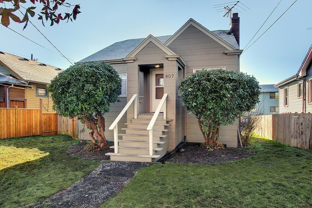 Property Photo:  807 NW 56th St  WA 98107 