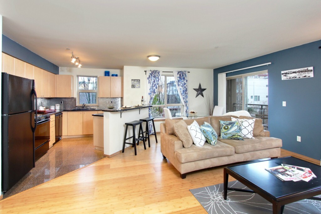 Property Photo: 412 11th Ave 306 WA 98122