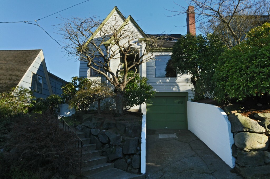 Property Photo:  2928 Queen Anne Ave N  WA 98109 
