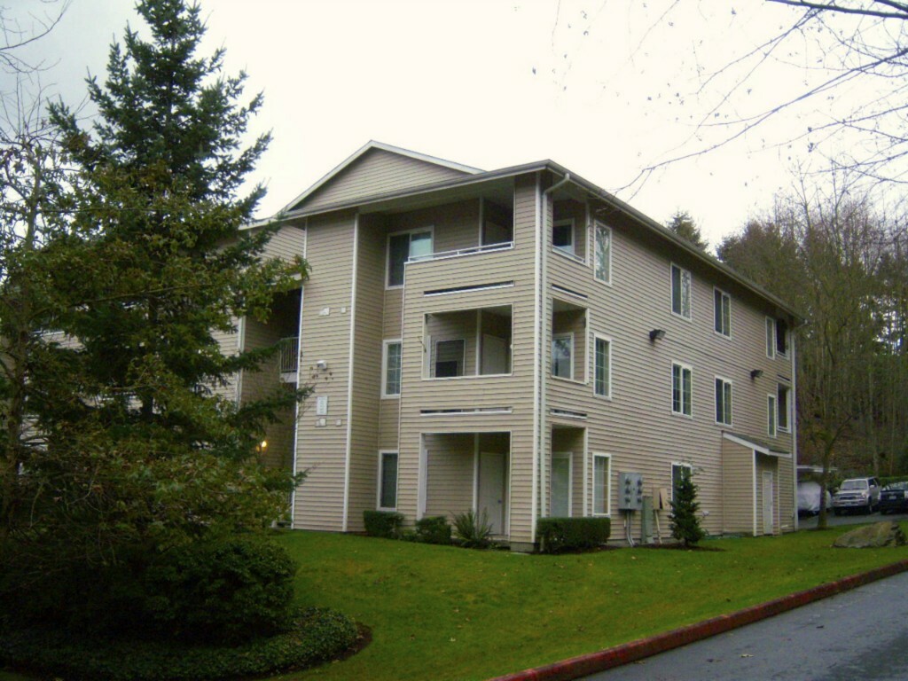 Property Photo:  801 Rainier Ave N G140  WA 98057 