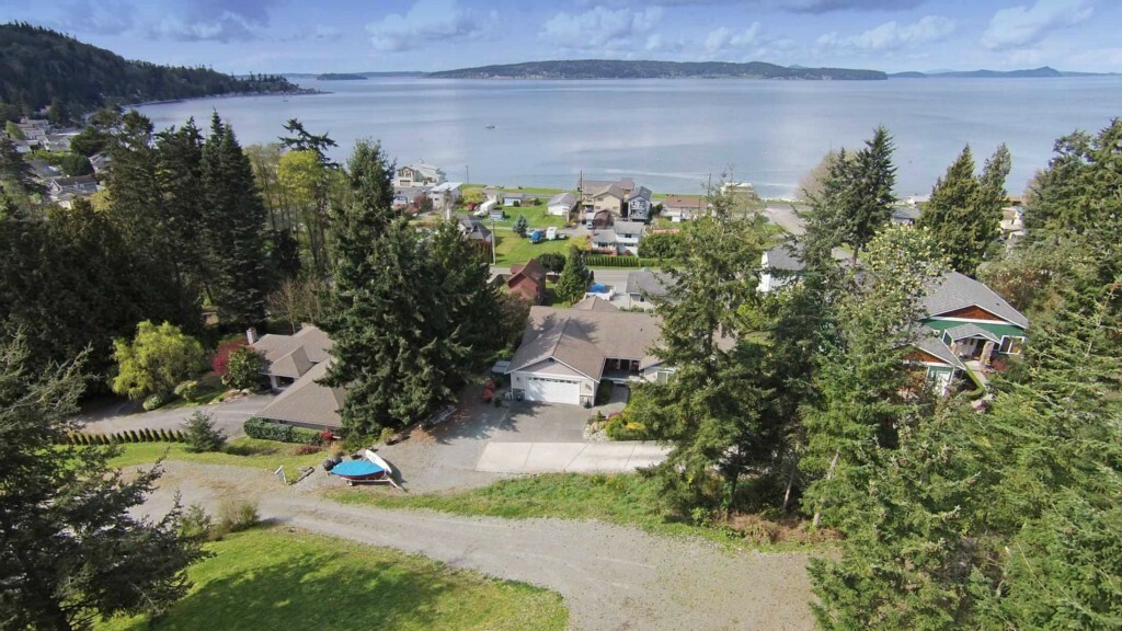 Property Photo:  104 Stillaguamish St  WA 98282 