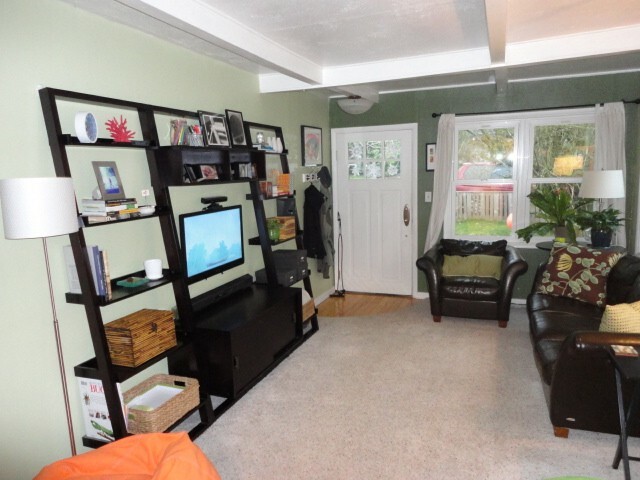 Property Photo: 7122 Fauntleroy Ave SW WA 98136