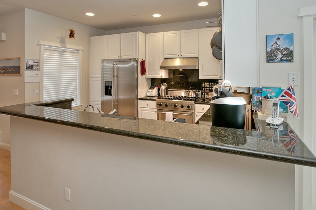 Property Photo:  10003 NE 37th Ct 107  WA 98033 