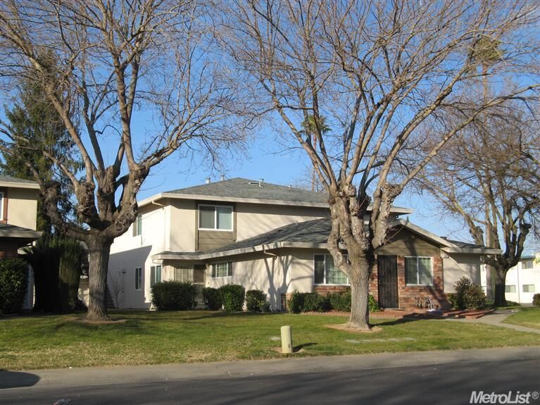 Property Photo:  9041 Casals St 2  CA 95826 