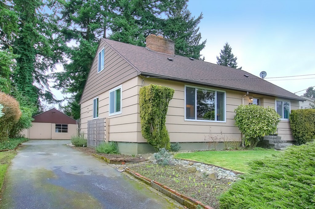 Property Photo:  12545 Evanston Ave N  WA 98133 