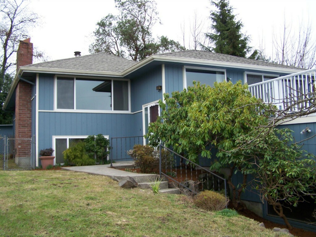 Property Photo:  9400 10th Ave SW  WA 98106 