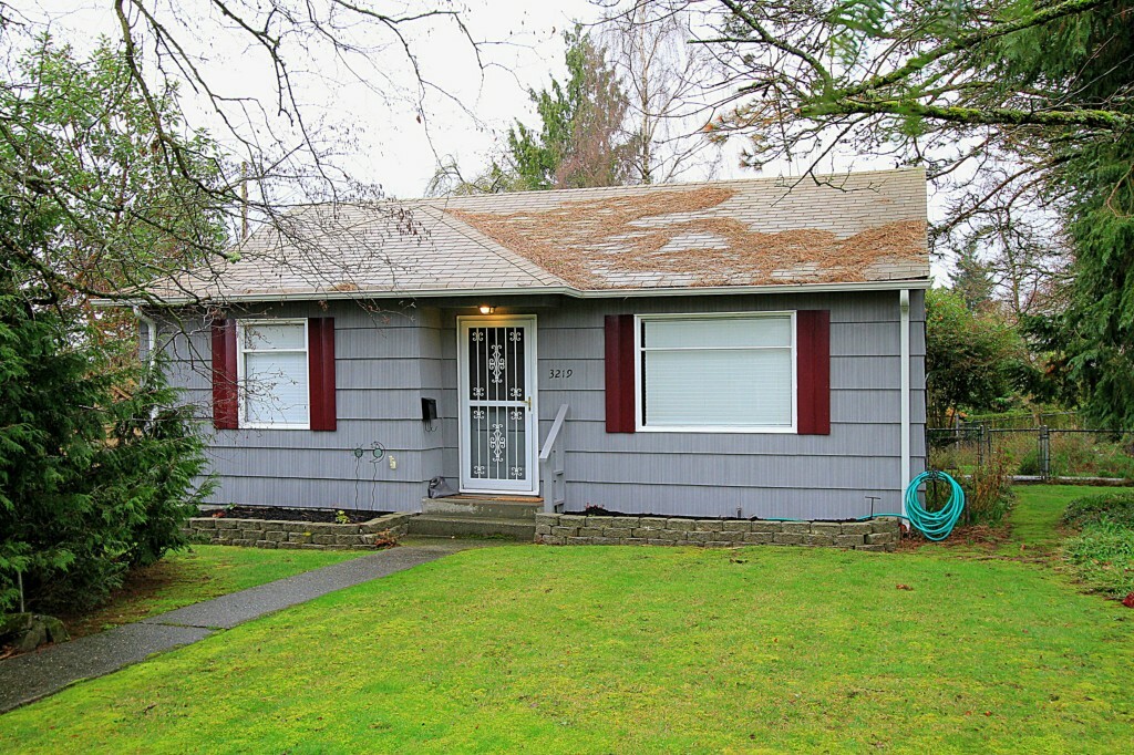 Property Photo:  3219 SW 100th St  WA 98146 