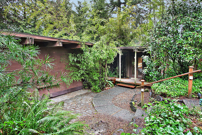 Property Photo:  3306 NE 182 St  WA 98155 