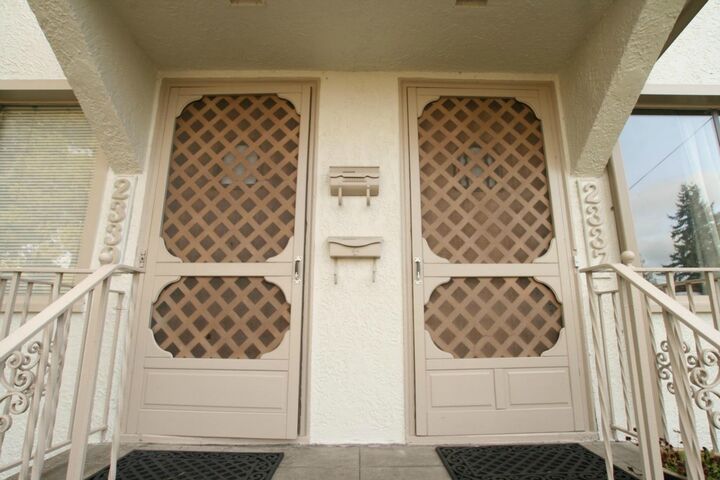 Property Photo: 2337 N 59th St WA 98103