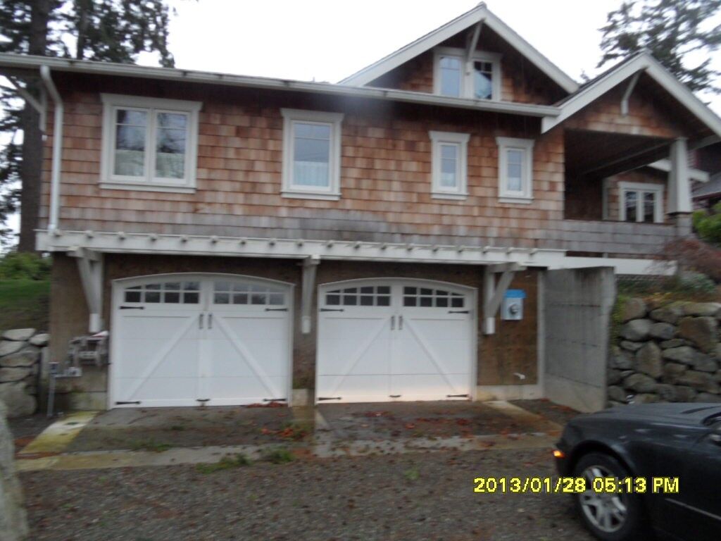 Property Photo:  6575 Wing Point Road NE  WA 98110 