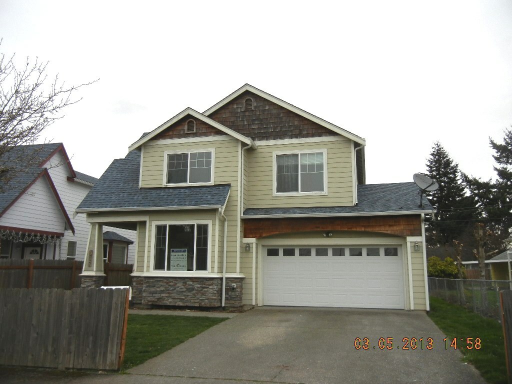 Property Photo: 917 E 61st St WA 98404