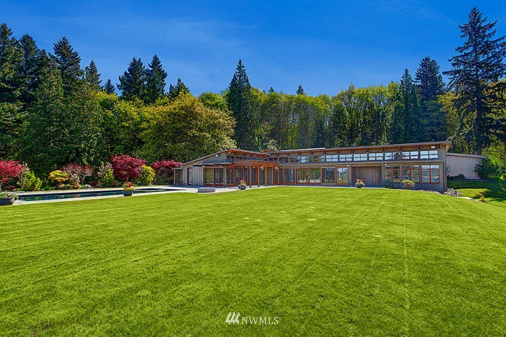 Property Photo: 222 E 208 Lake Sammamish Pkwy SE WA 98074