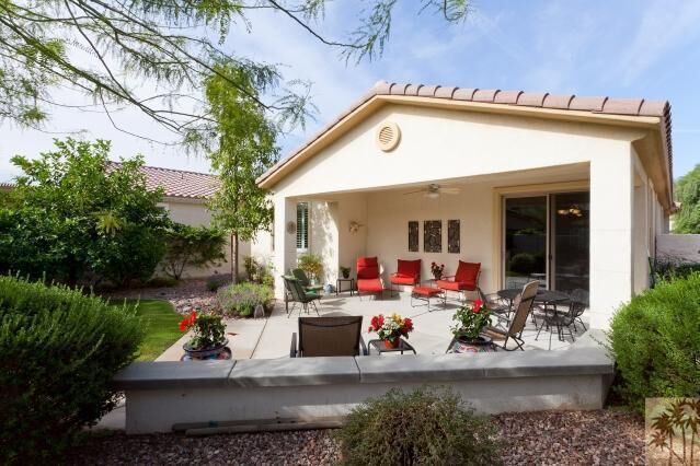 Property Photo:  40920 Calle Santa Cruz  CA 92203 