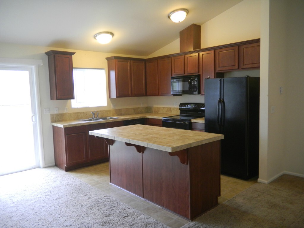 Property Photo: 5519 Starlight St E 5519 WA 98424