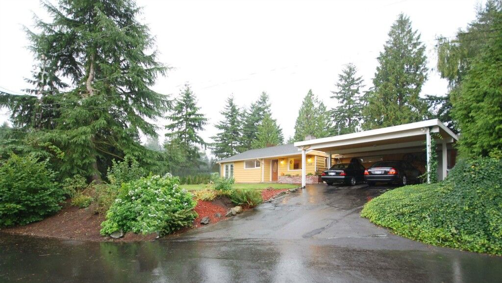 Property Photo:  9445 Points Dr NE  WA 98004 