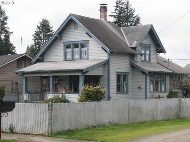 Property Photo:  749 NW Yamhill St  OR 97128 