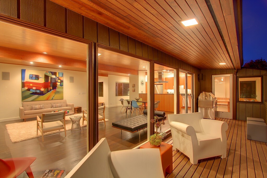 Property Photo: 2508 W McGraw St WA 98199