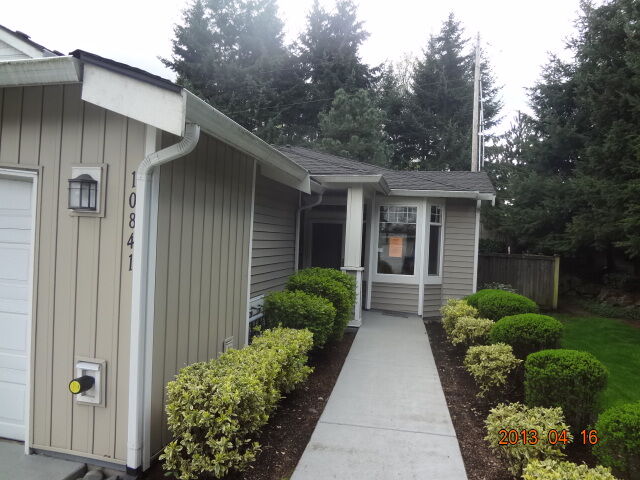 Property Photo:  10841 SE 187th Lane  WA 98055 